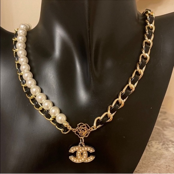 CHANEL Jewelry - Chanel Pearl & Gold Charm With Pearl And Gold Link Chain Necklace